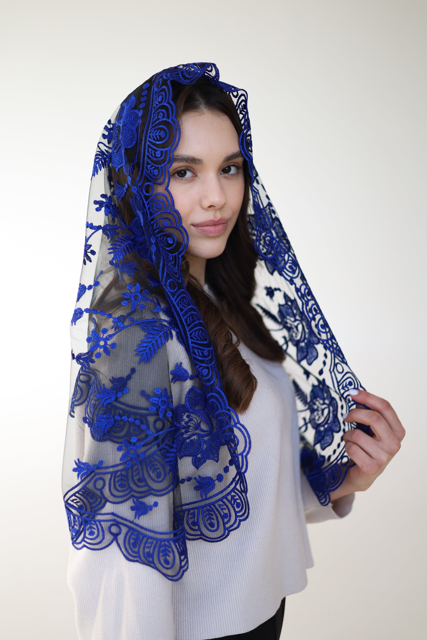BLUE VEIL WITH BLACK TULLE - MariaVeils