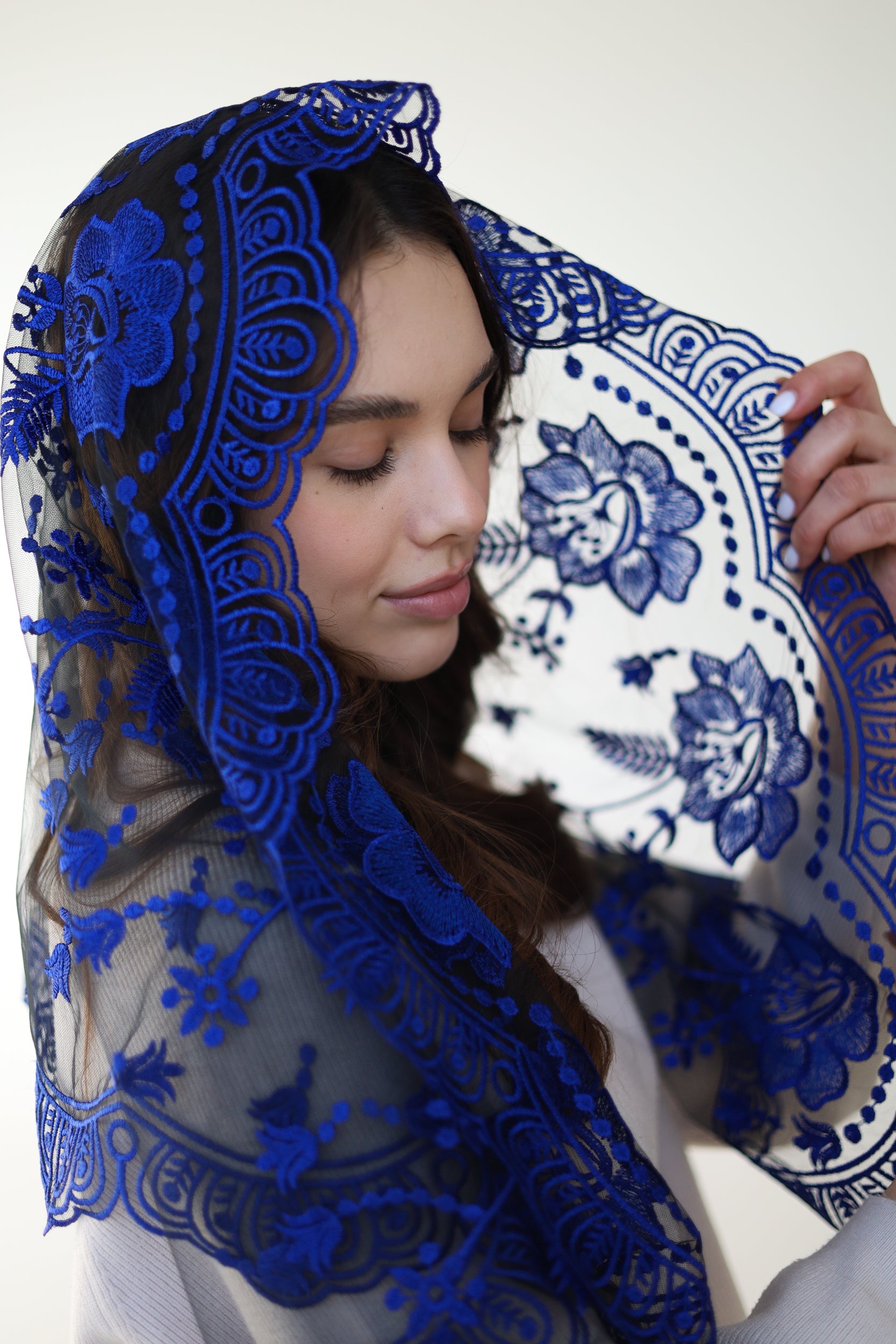 BLUE VEIL WITH BLACK TULLE - MariaVeils