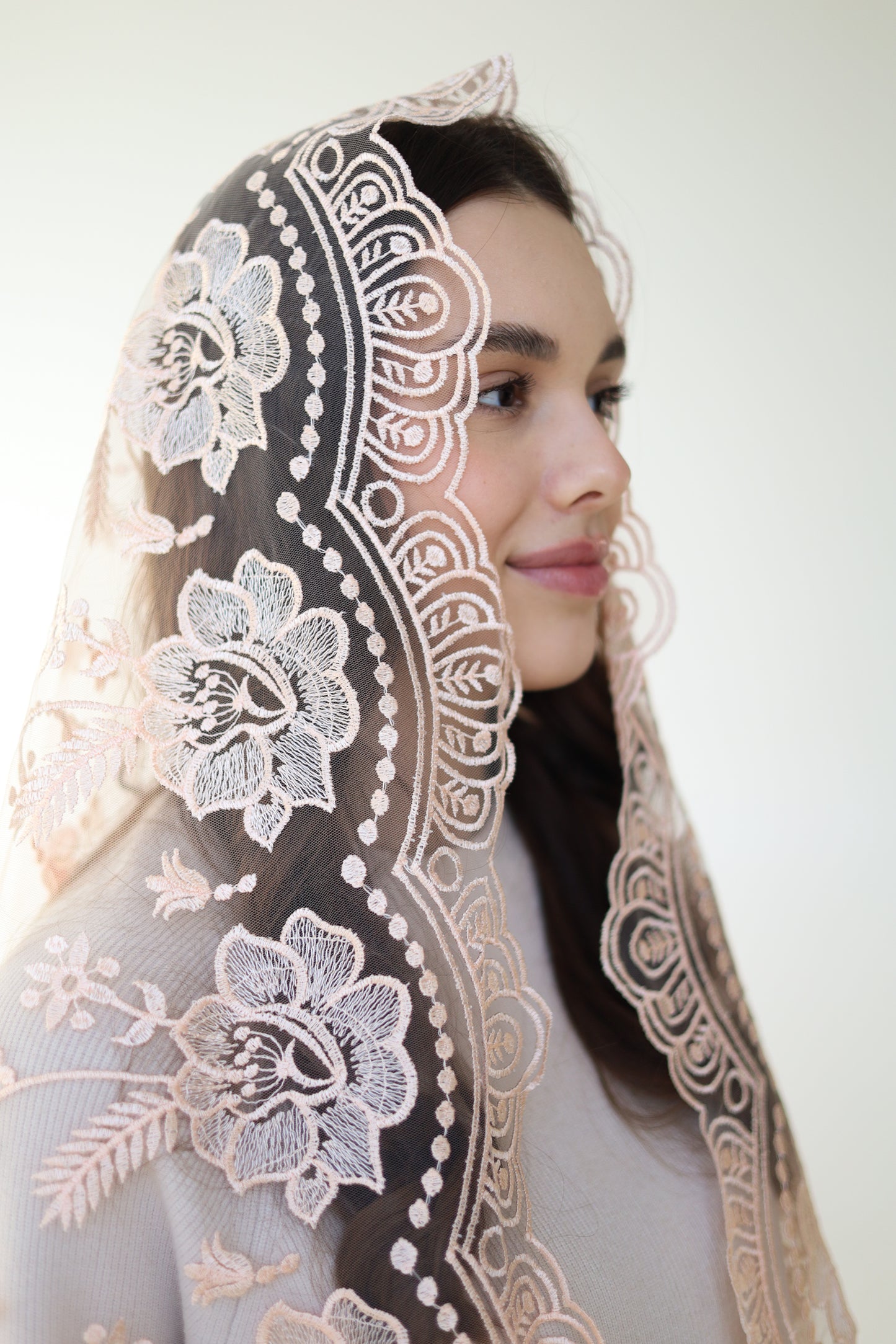 LONG PEACH MANTILLA - MariaVeils