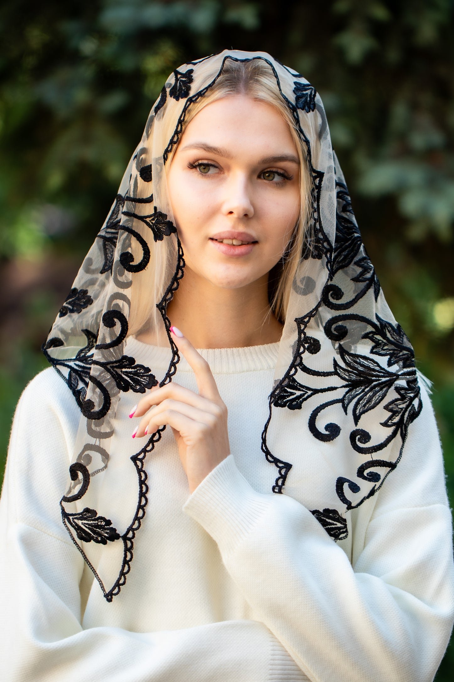 TRIANGLE GOLD MANTILLA - MariaVeils