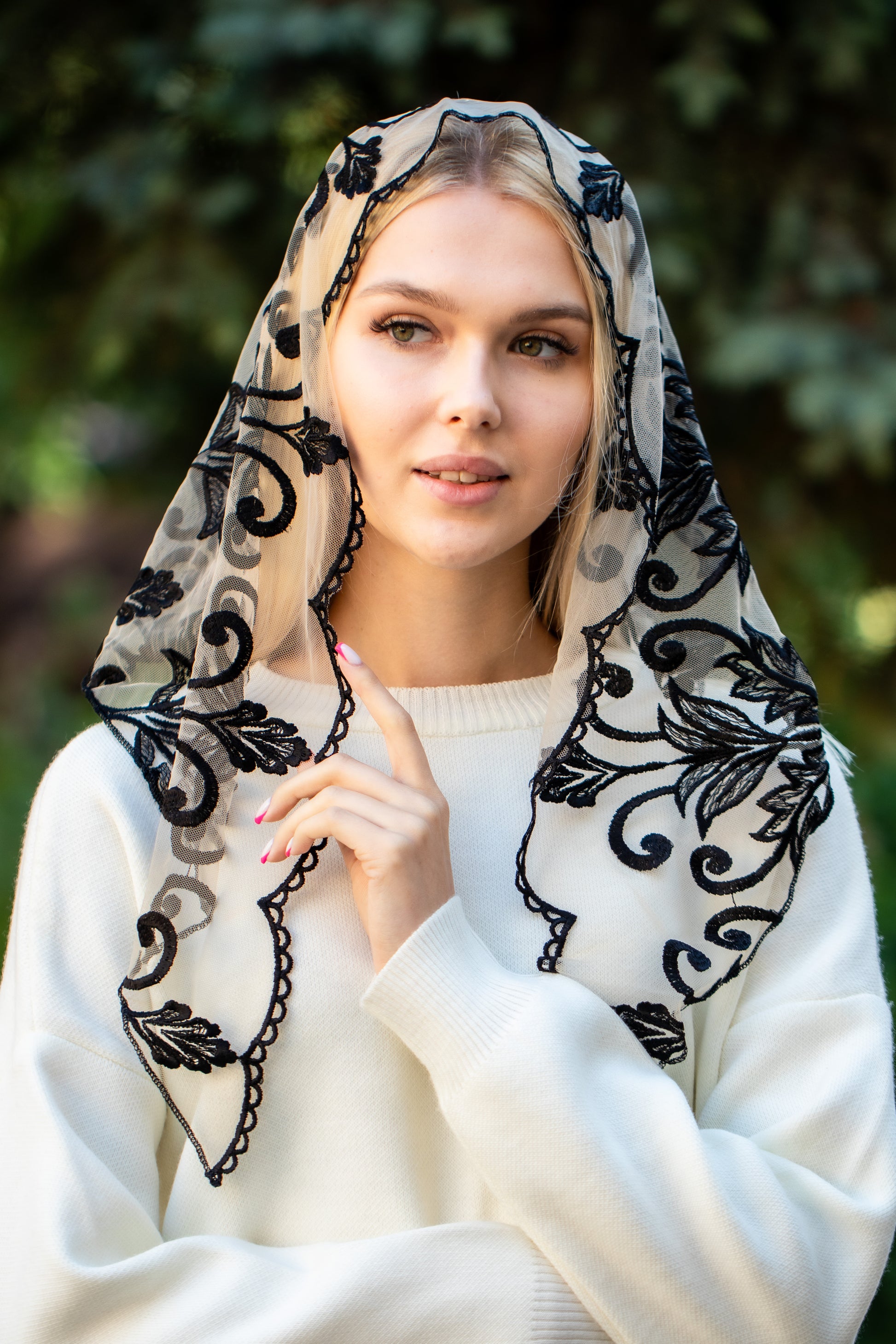 TRIANGLE GOLD MANTILLA - MariaVeils