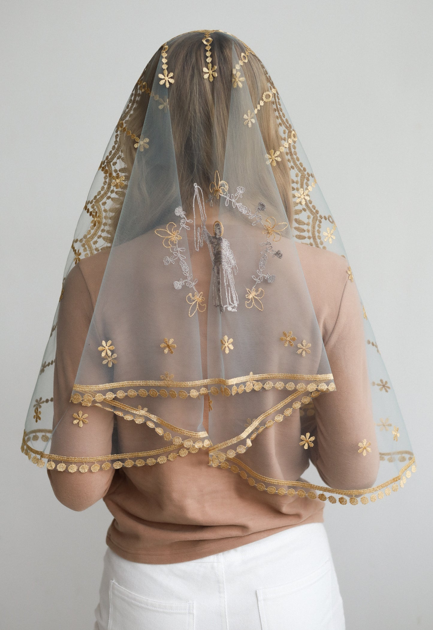 IVORY VEIL WITH JESUS