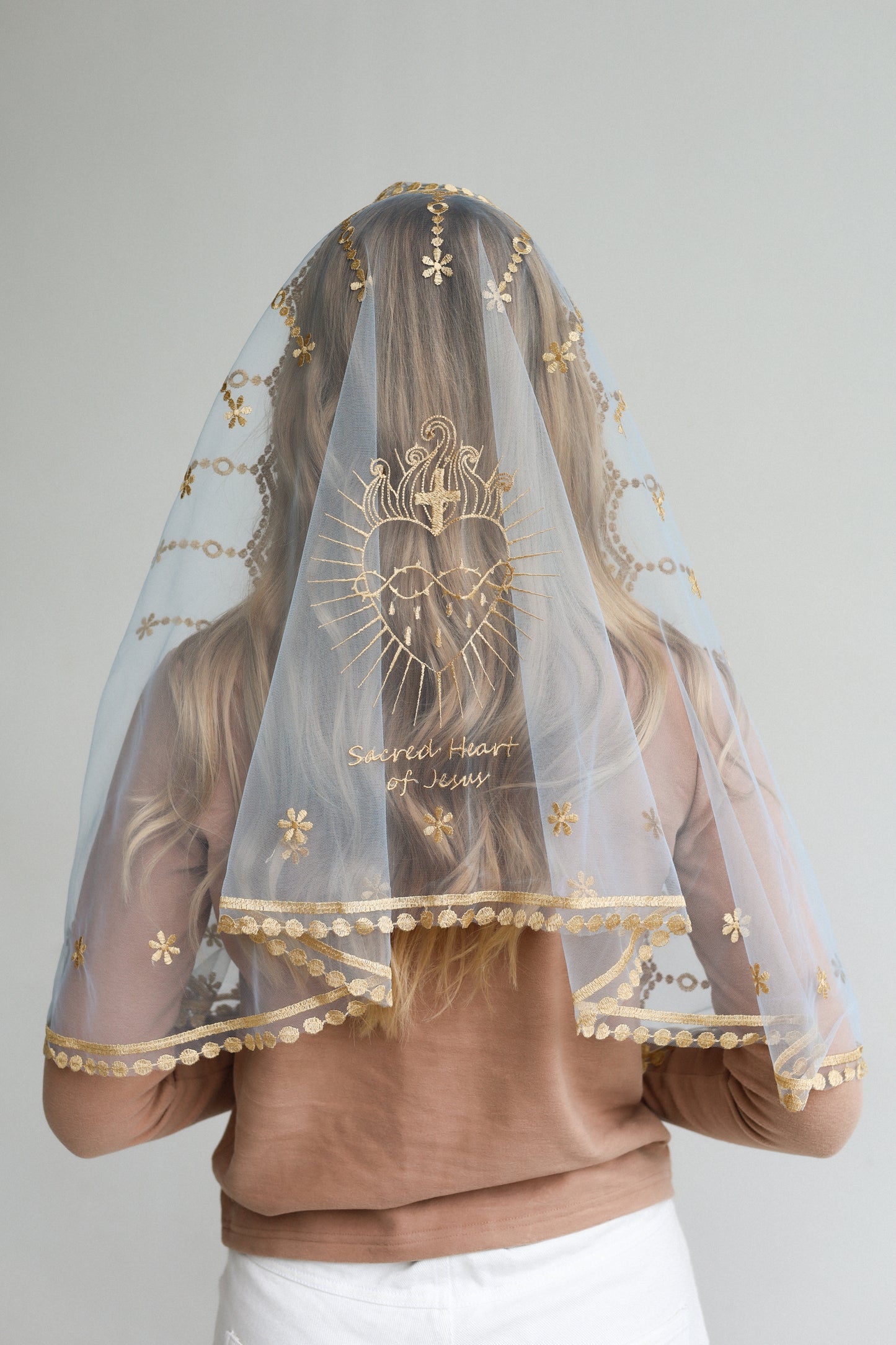 VEIL WITH HEART EMBROIDERY