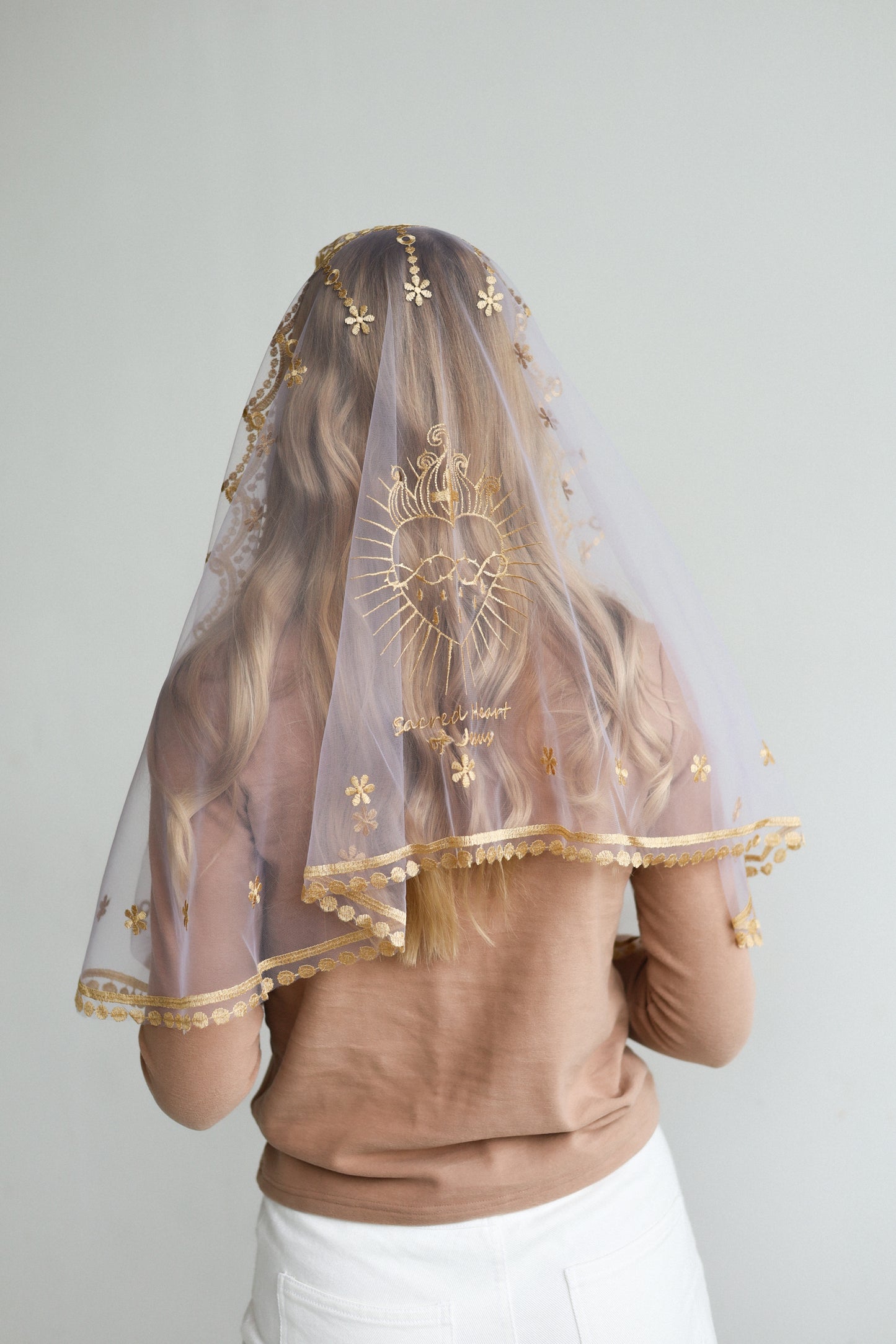 VEIL WITH HEART EMBROIDERY