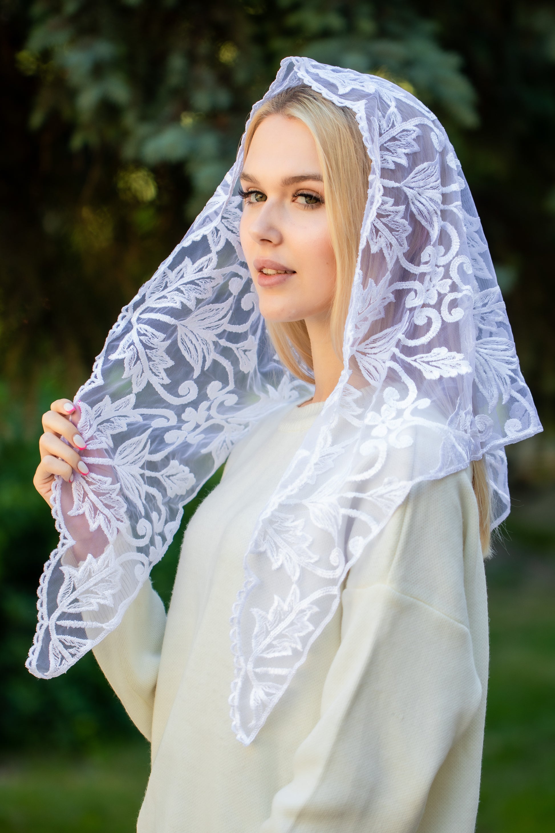 TRIANGLE GOLD MANTILLA - MariaVeils