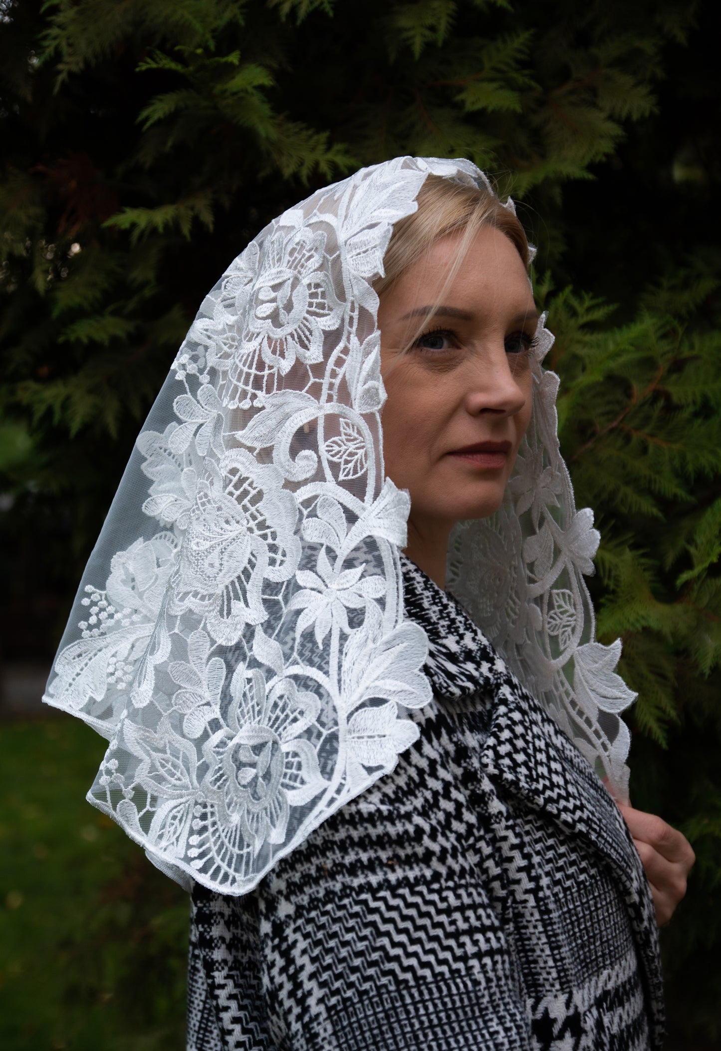 NEW! Floral Ivory Veil - MariaVeils