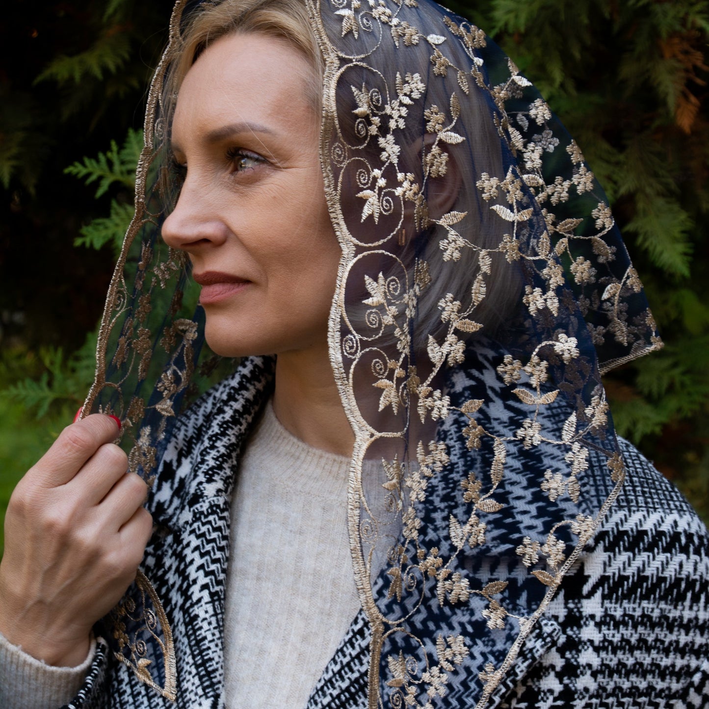 Triangle Floral Veil - MariaVeils