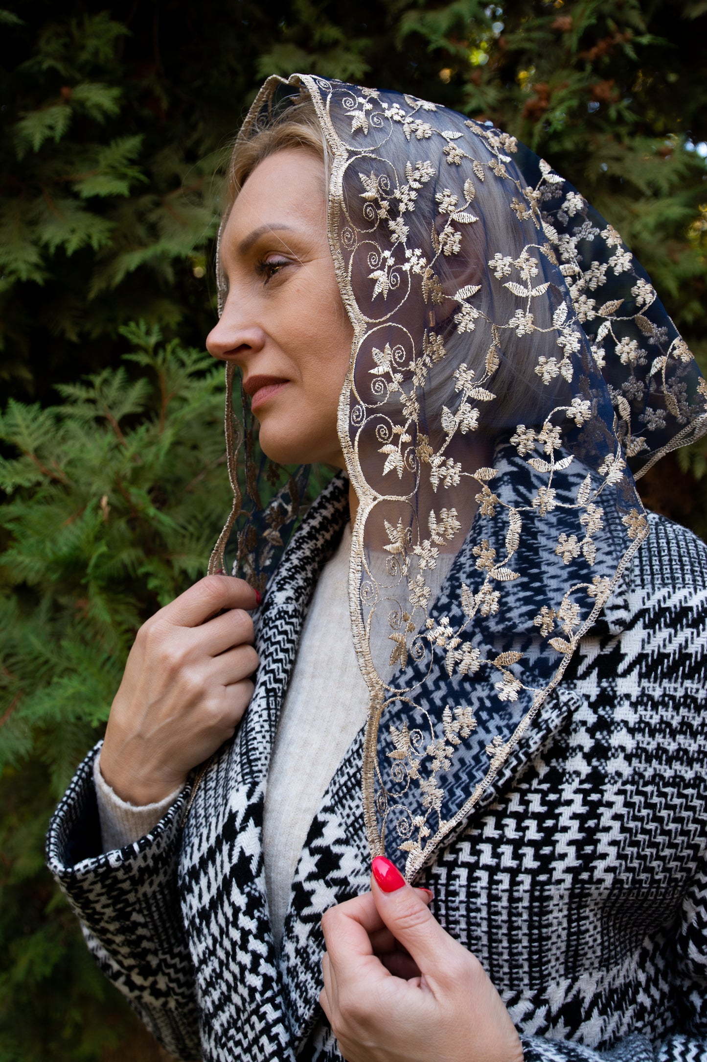 Triangle Floral Veil - MariaVeils
