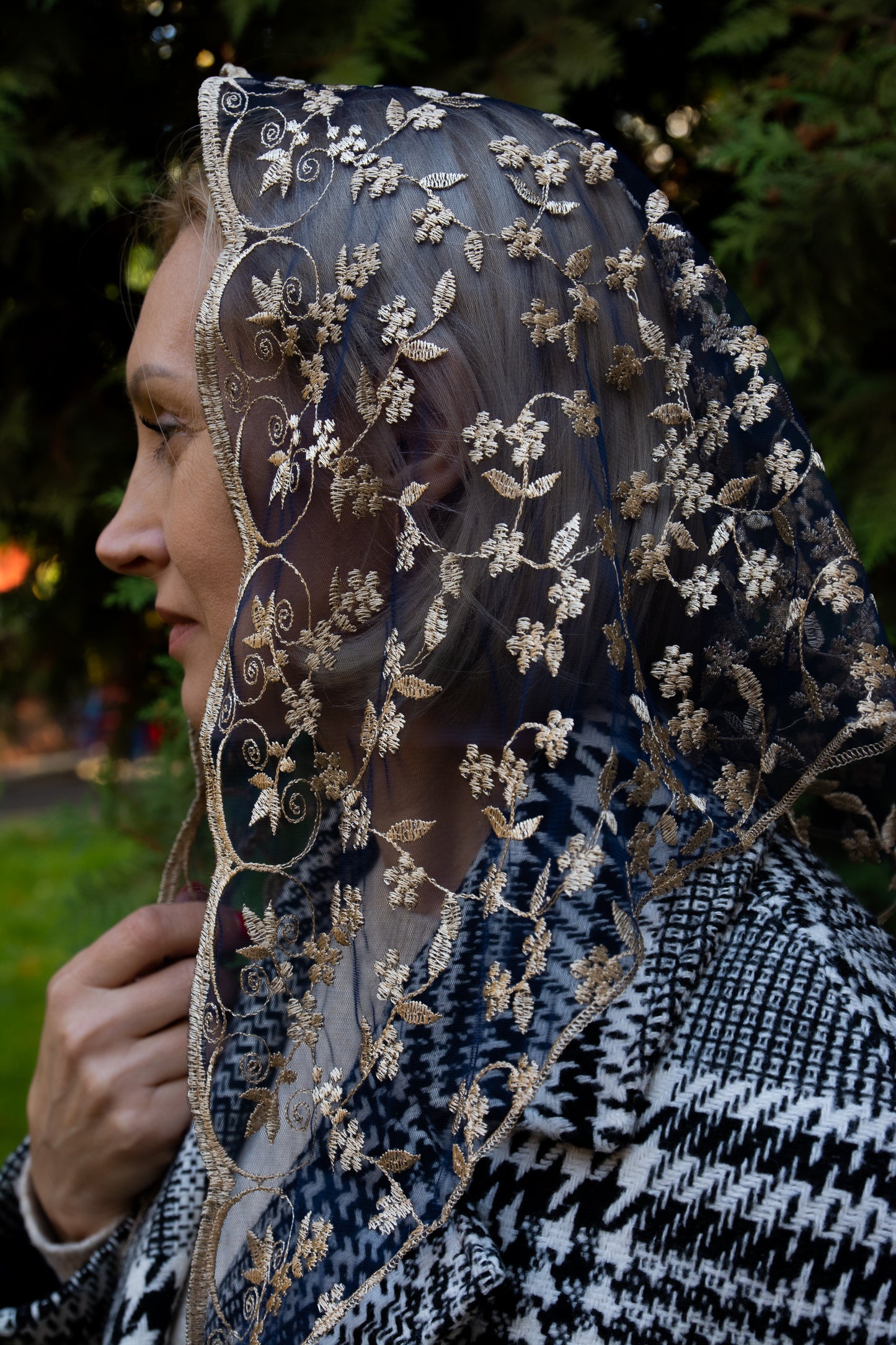 Triangle Floral Veil - MariaVeils