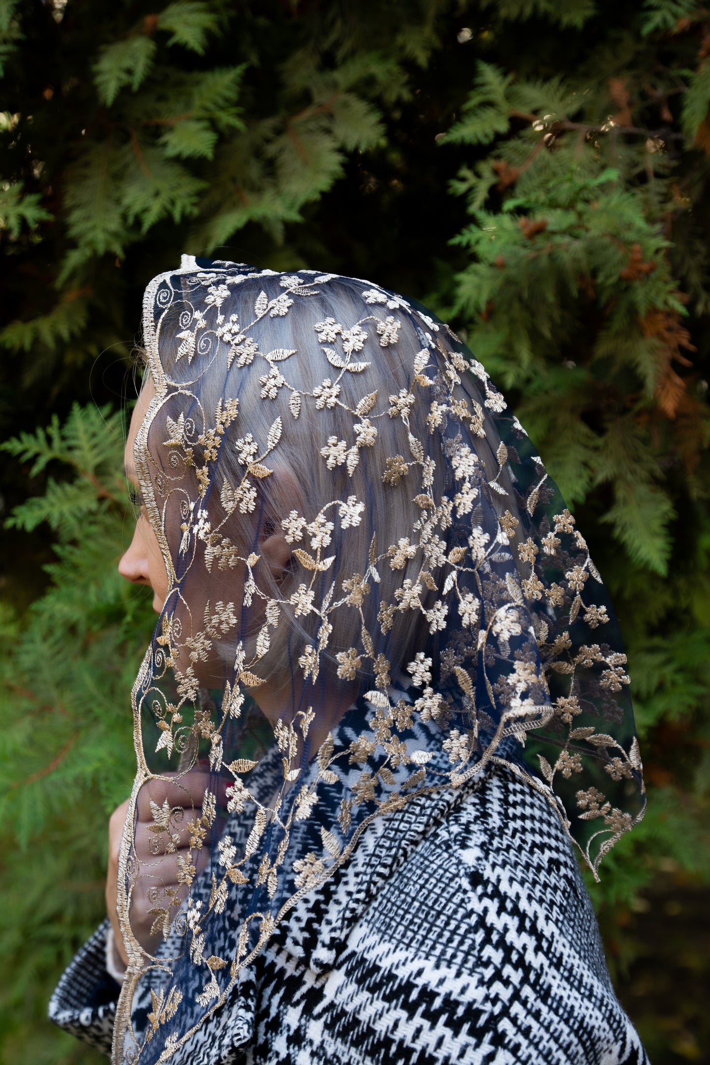 Triangle Floral Veil - MariaVeils