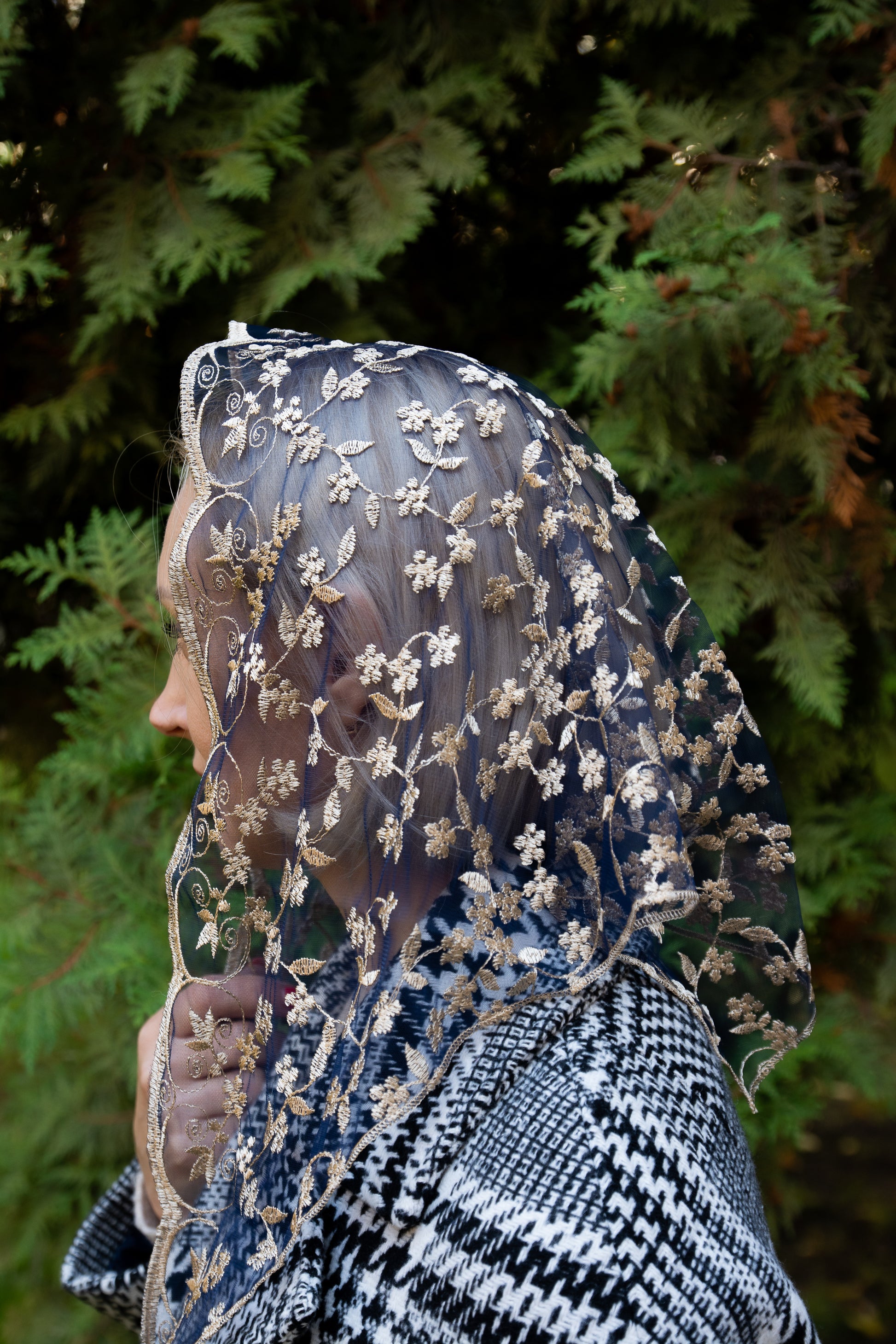 Triangle Floral Veil - MariaVeils