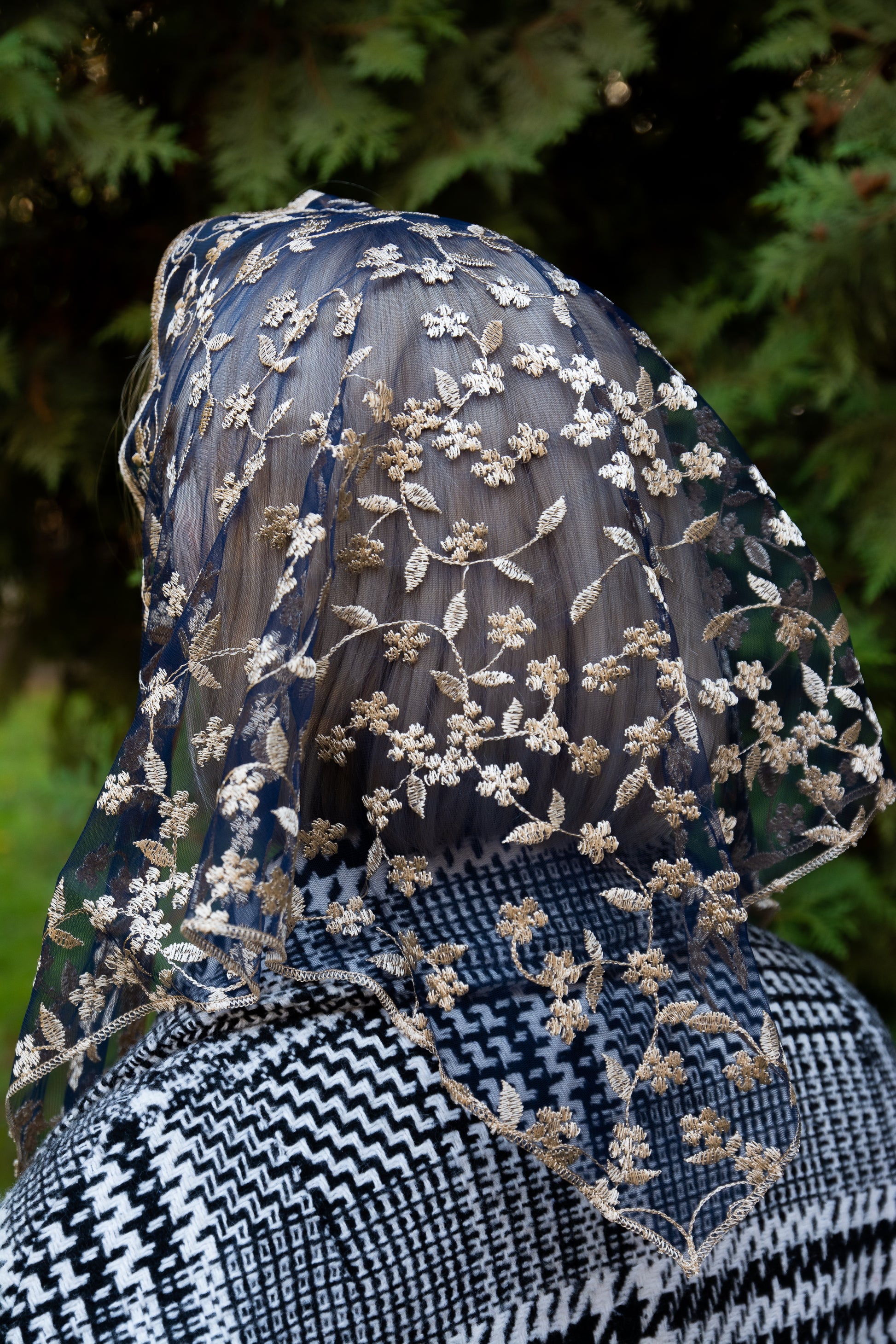 Triangle Floral Veil - MariaVeils
