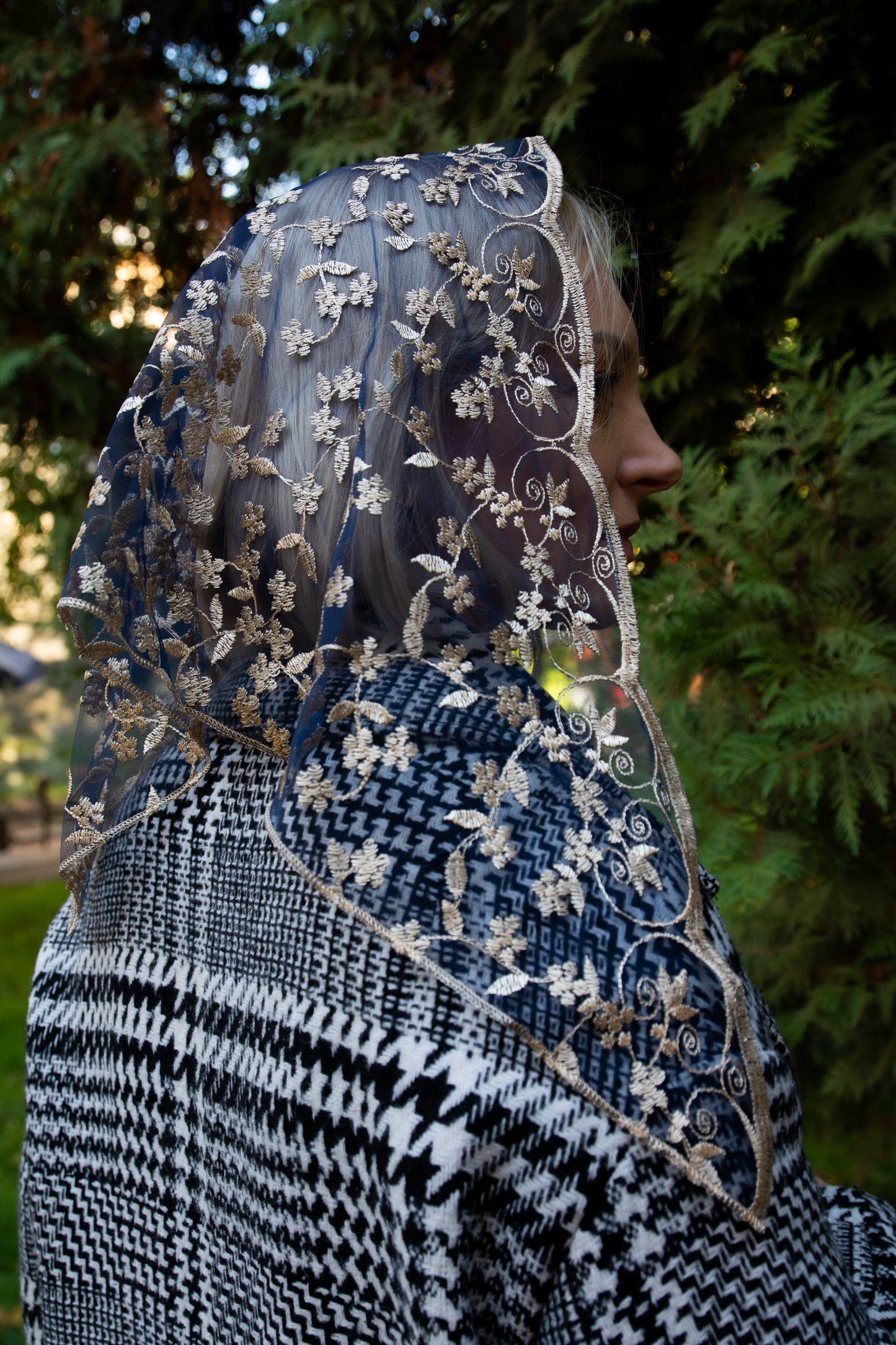 Triangle Floral Veil - MariaVeils
