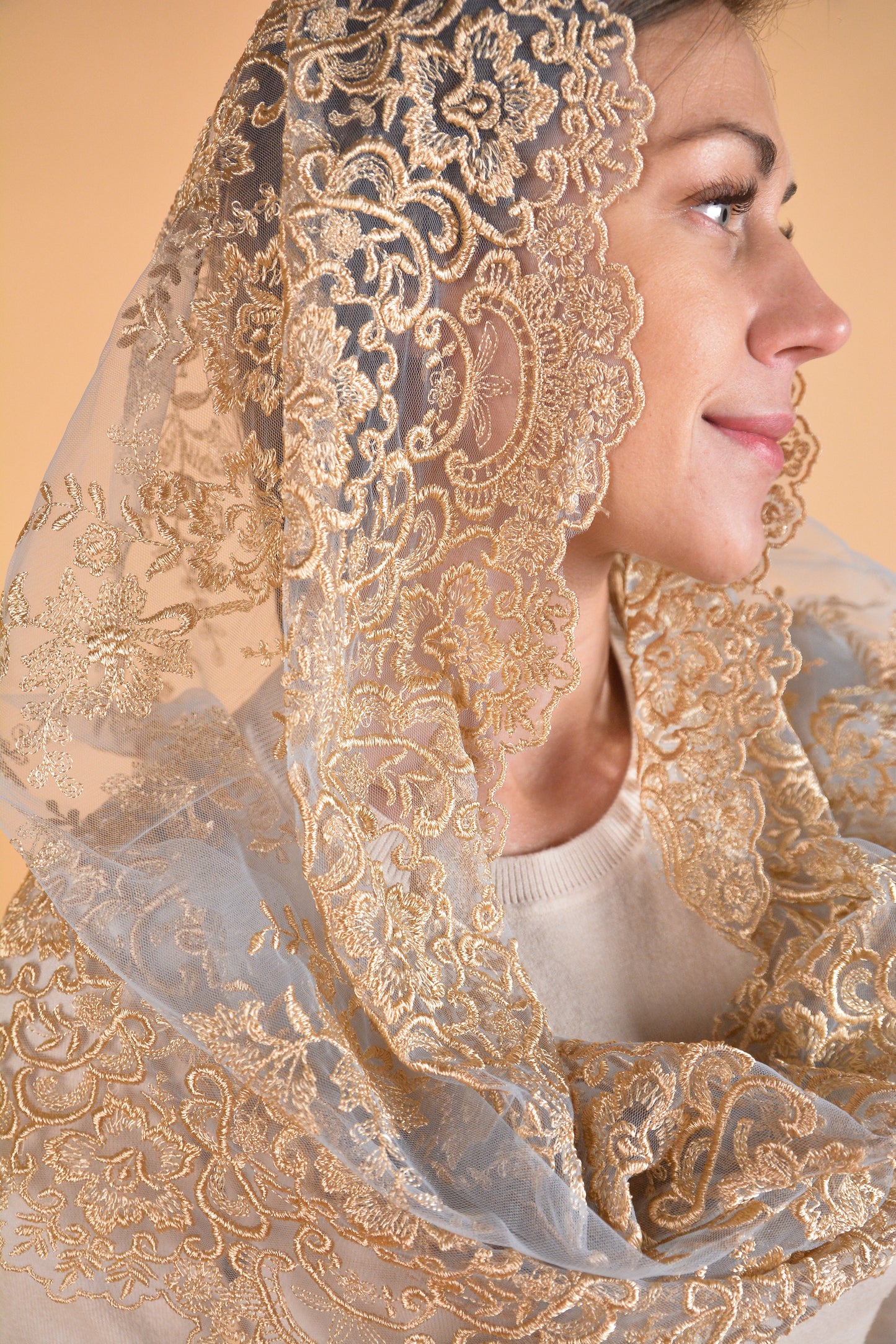 GOLD SHAPE INFINITY MANTILLA - MariaVeils