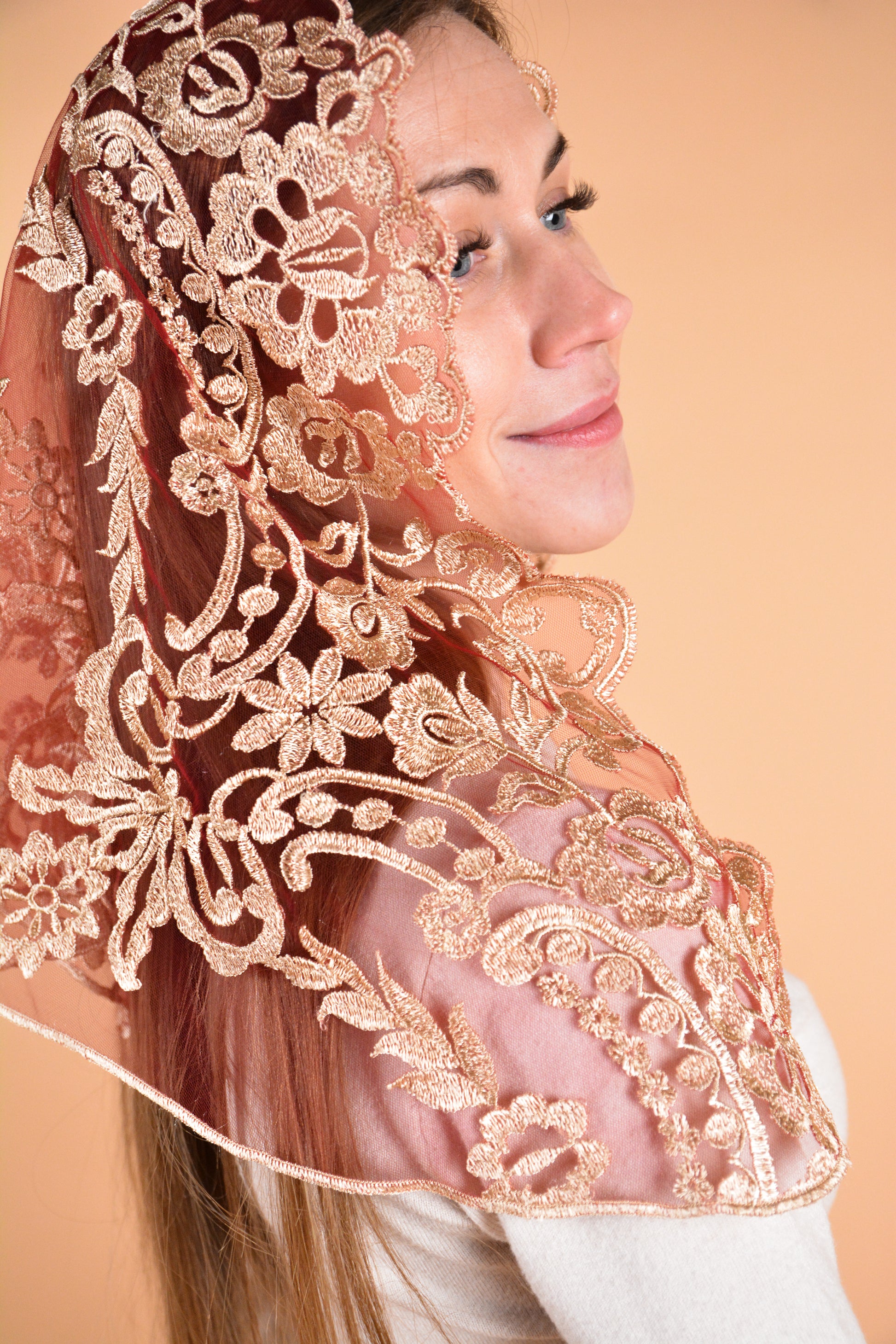 Short Lace Veil - MariaVeils