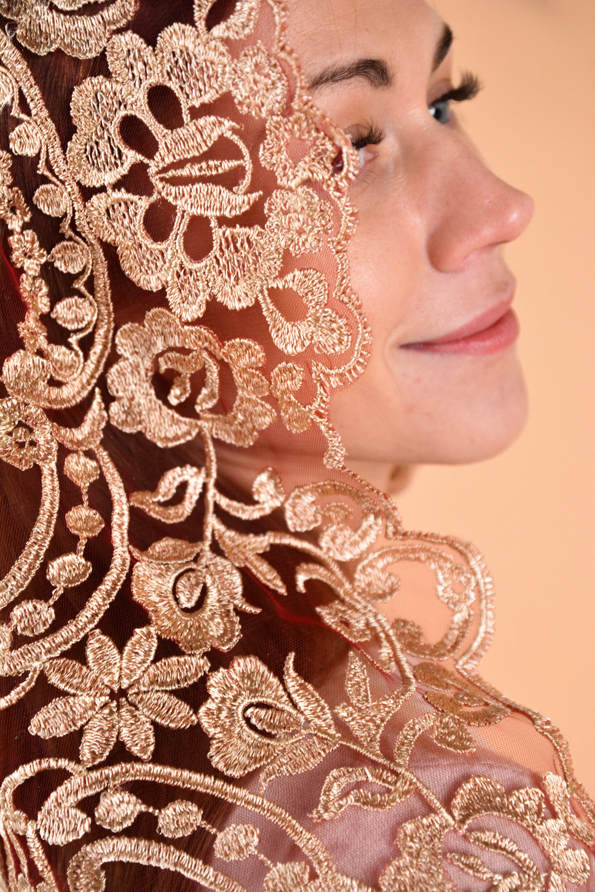 Short Lace Veil - MariaVeils