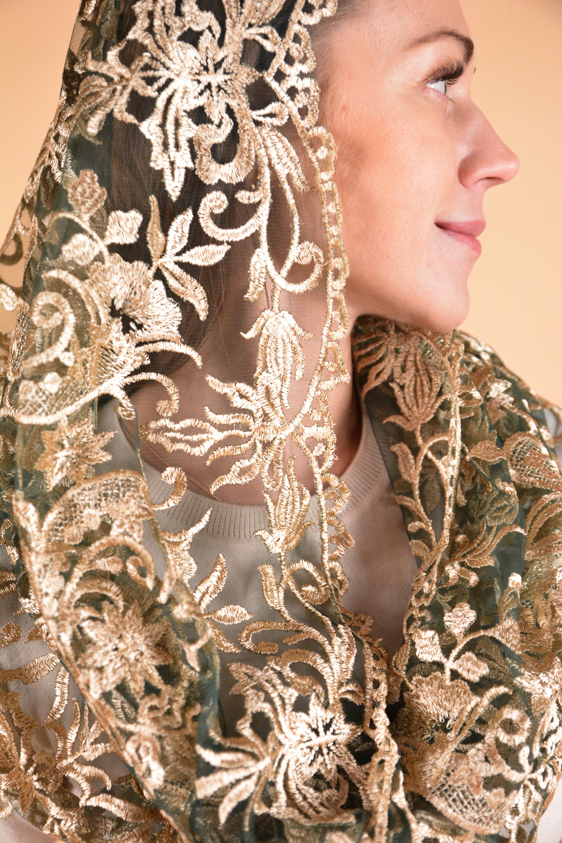 INFINITY SHAPE GREEN VEIL - MariaVeils