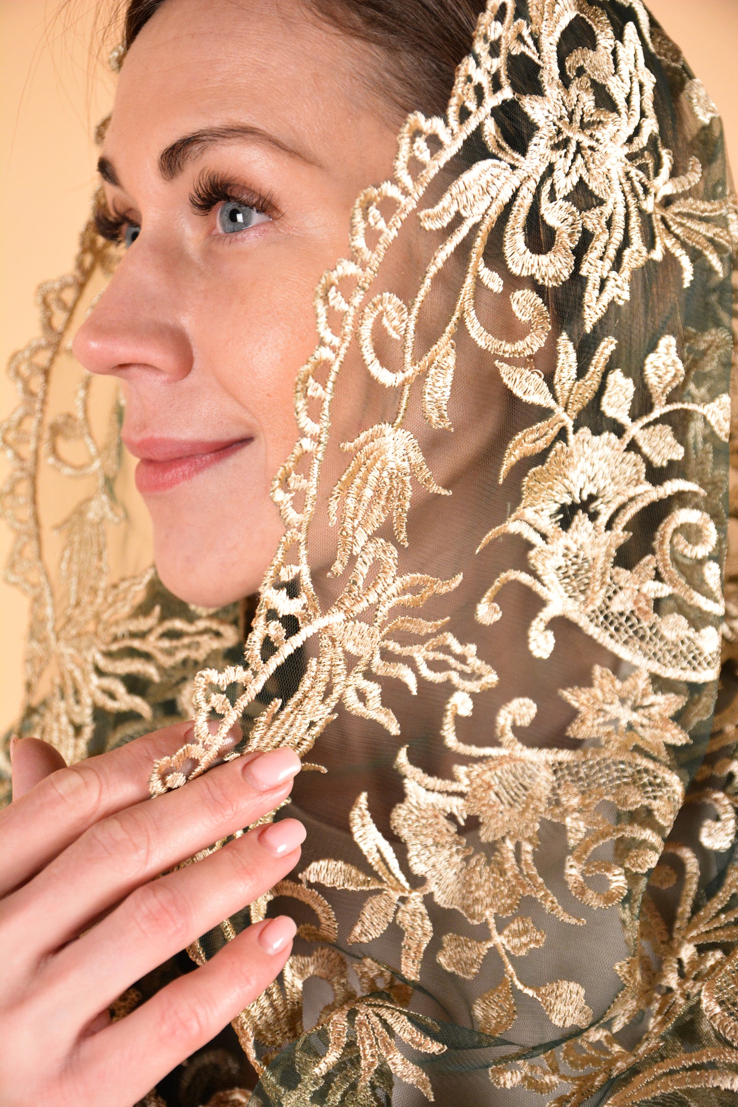 INFINITY SHAPE GREEN VEIL - MariaVeils
