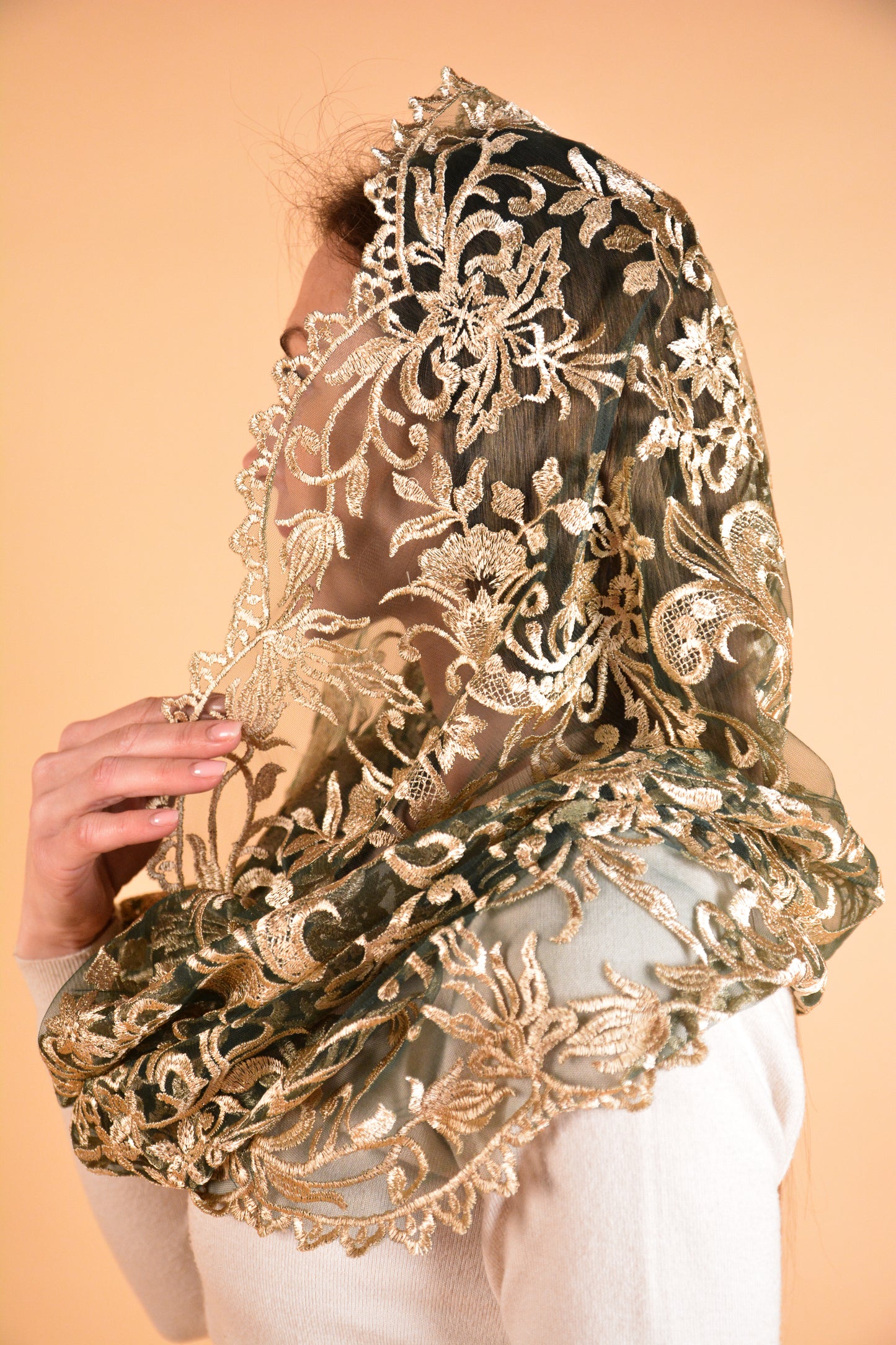 INFINITY SHAPE GREEN VEIL - MariaVeils