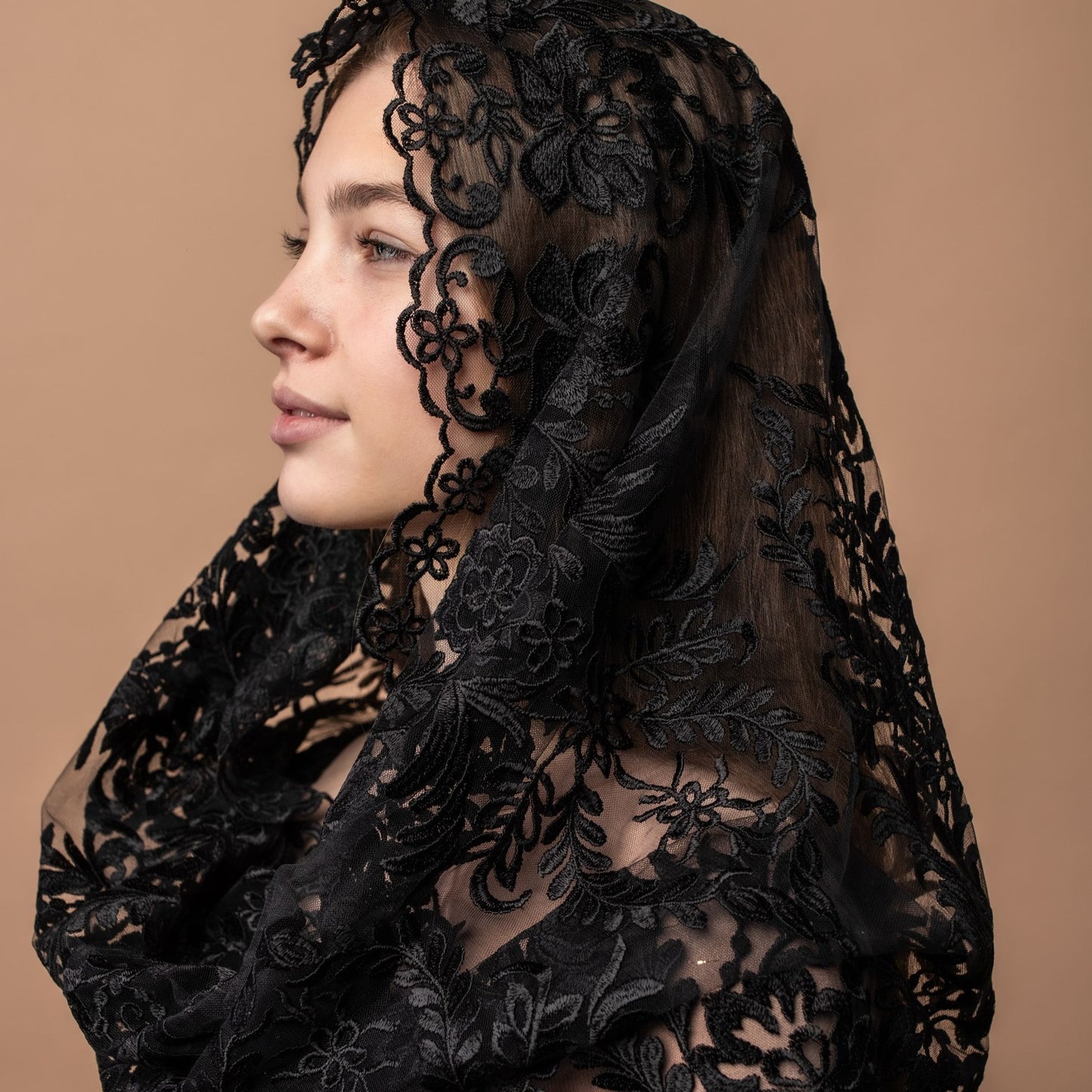 Black veil with floral design - MariaVeils