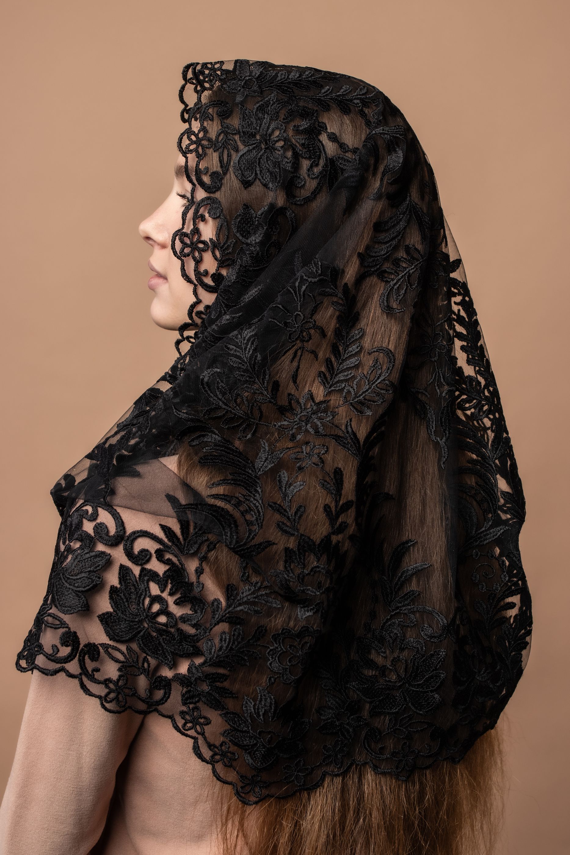 Black veil with floral design - MariaVeils