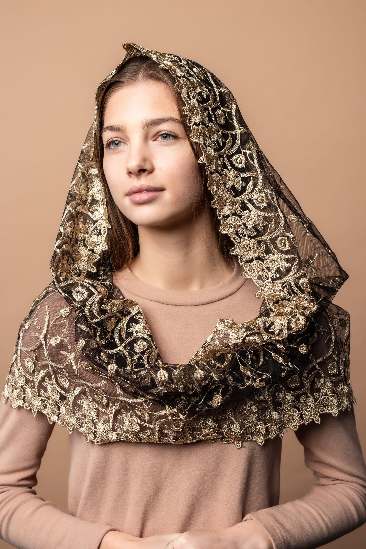 Gold veil with floral design - MariaVeils