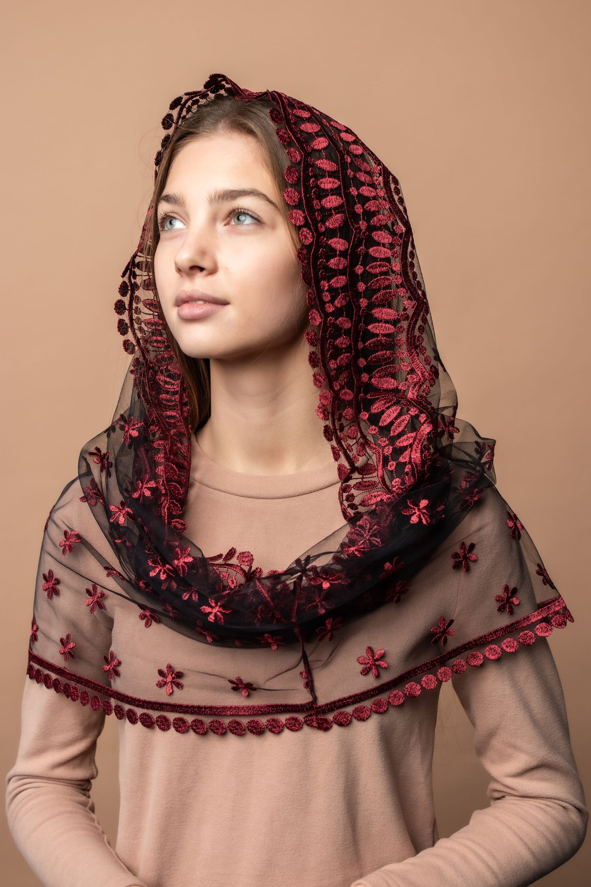 Infinity chapel veil with lace edge - MariaVeils