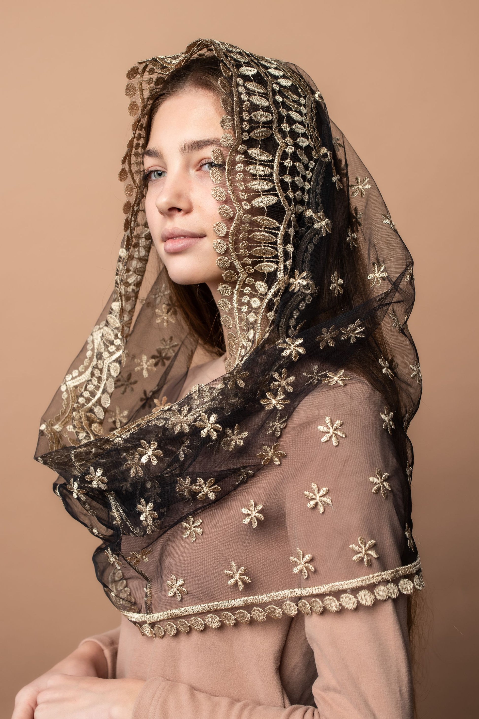 Infinity chapel veil with lace edge - MariaVeils
