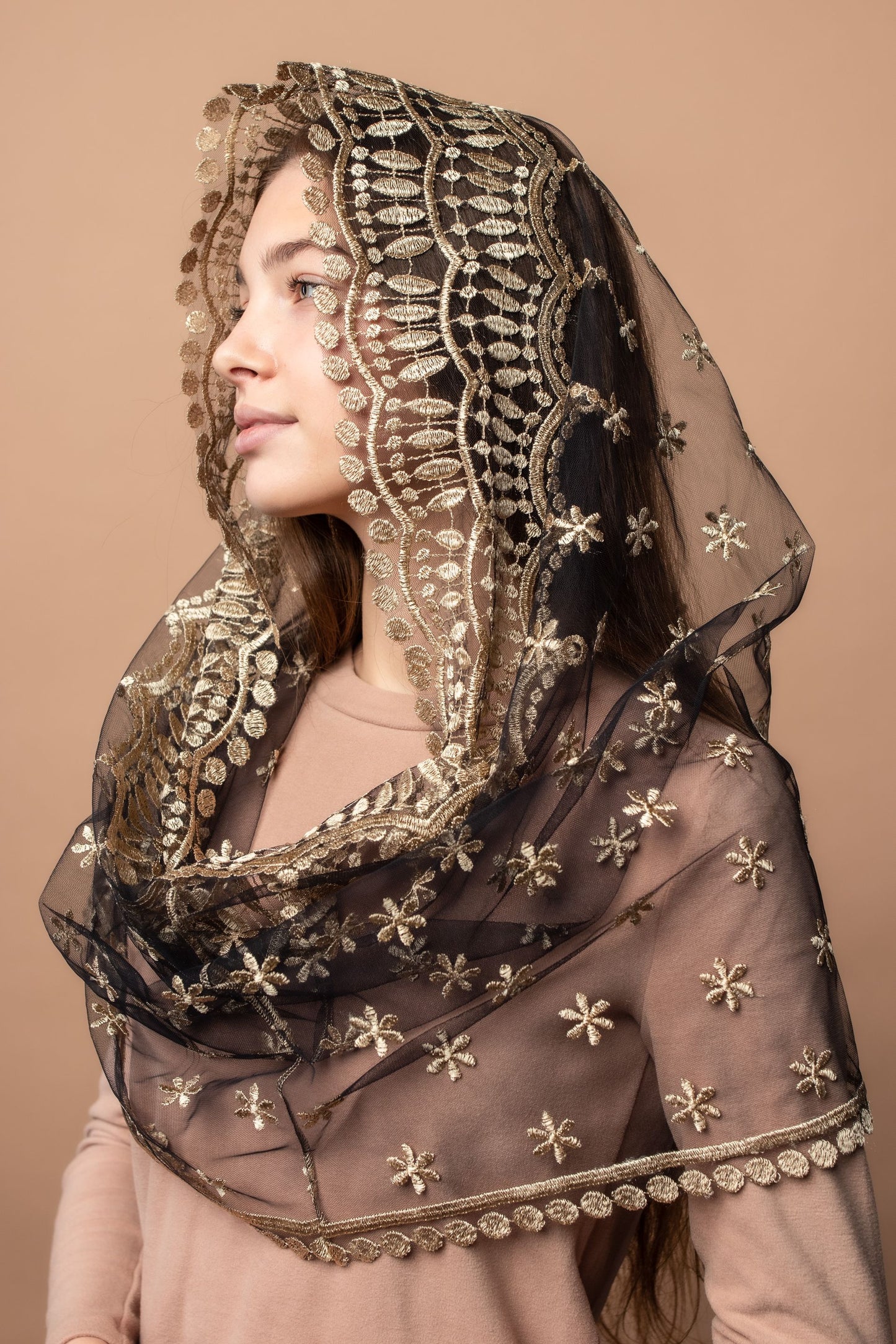 Infinity chapel veil with lace edge - MariaVeils