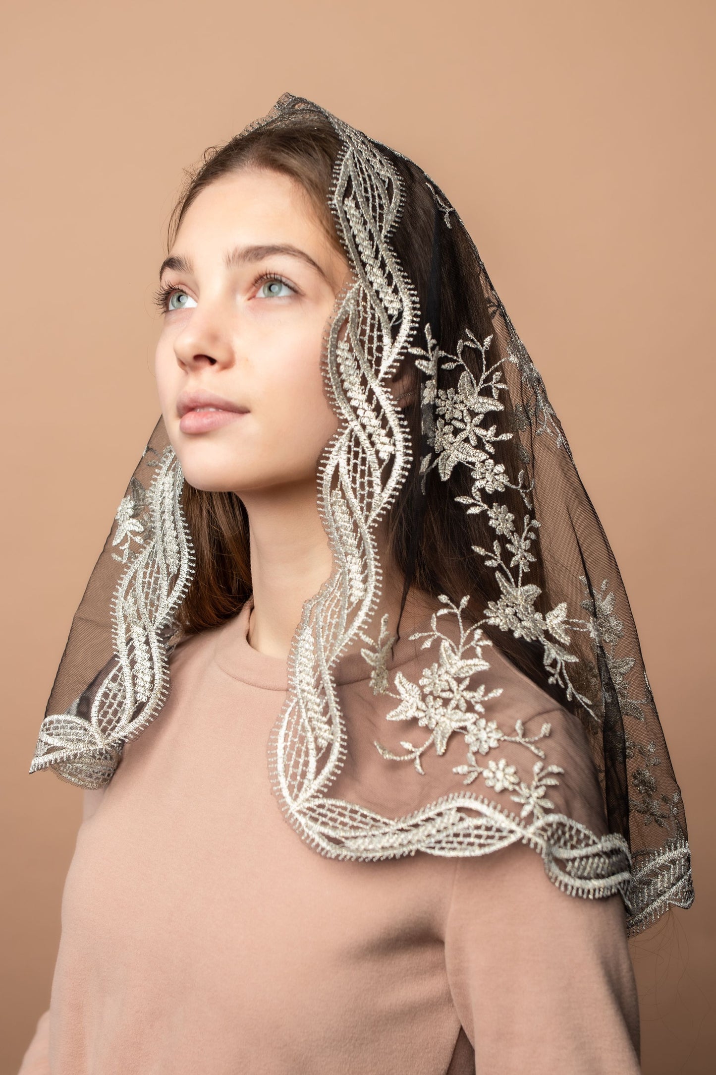 Short gold chapel veil - MariaVeils