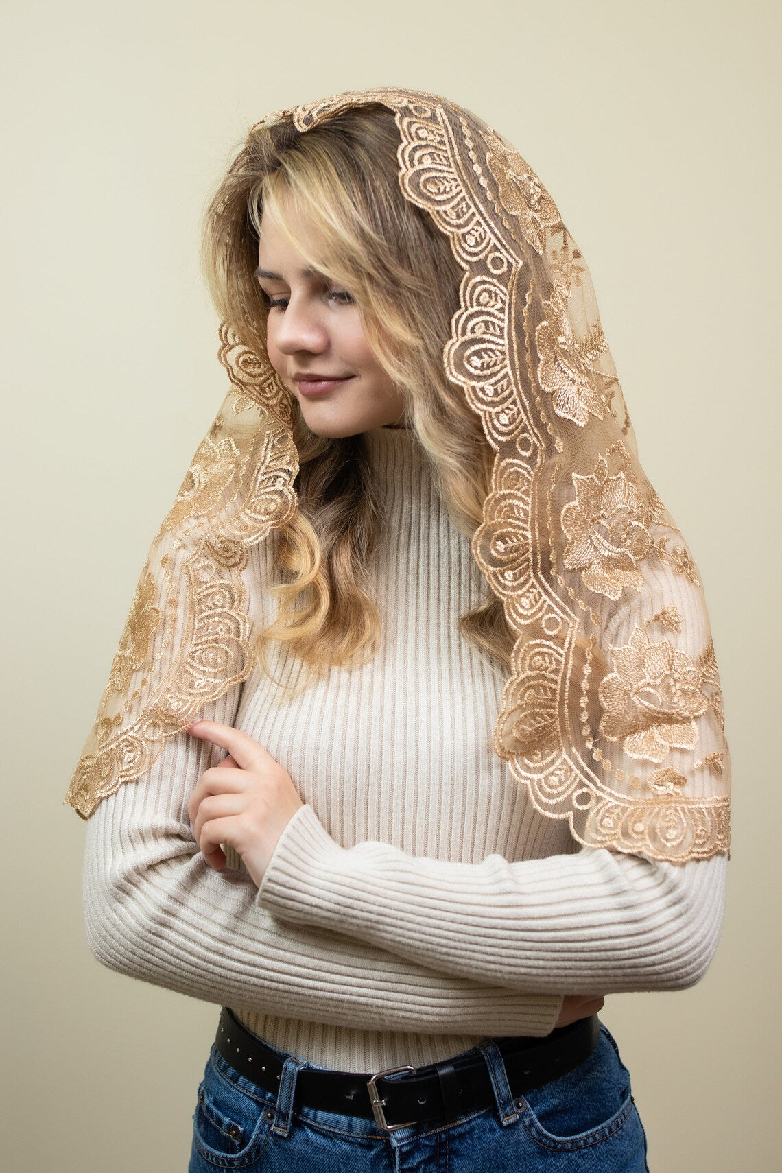 LONG GOLD MANTILLA - MariaVeils