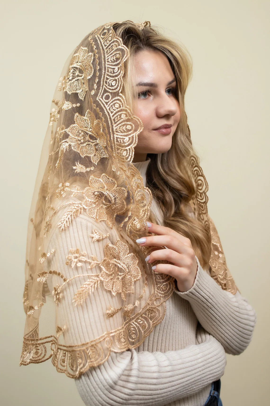 LONG GOLD MANTILLA - MariaVeils