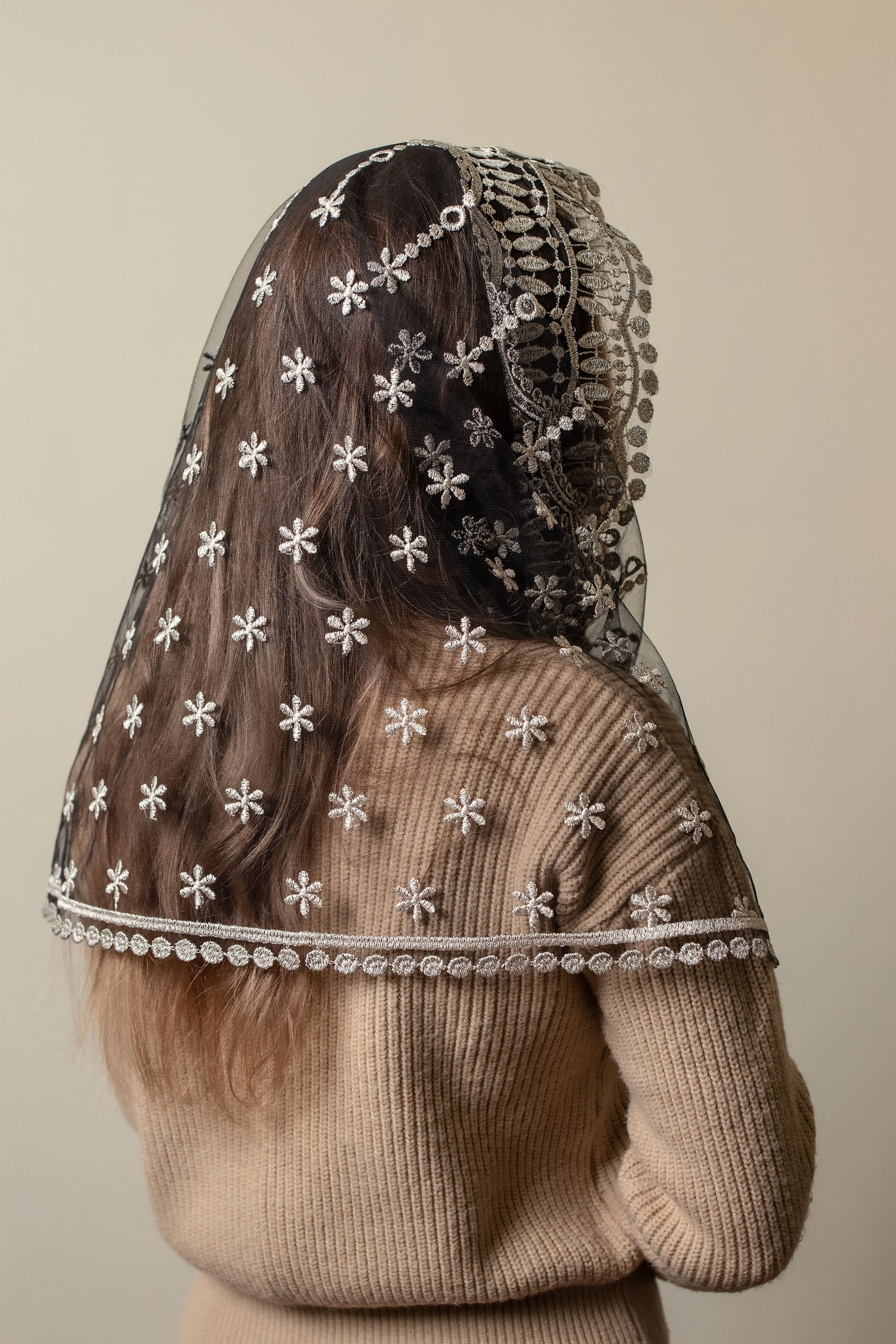 Infinity chapel veil with lace edge - Maria Veils