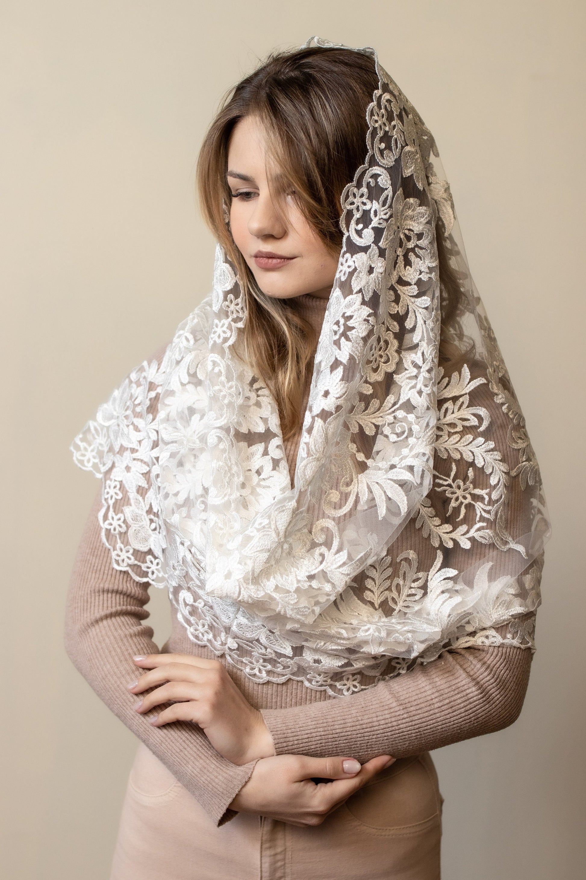 Lace chapel veil with floral design - Maria Veils