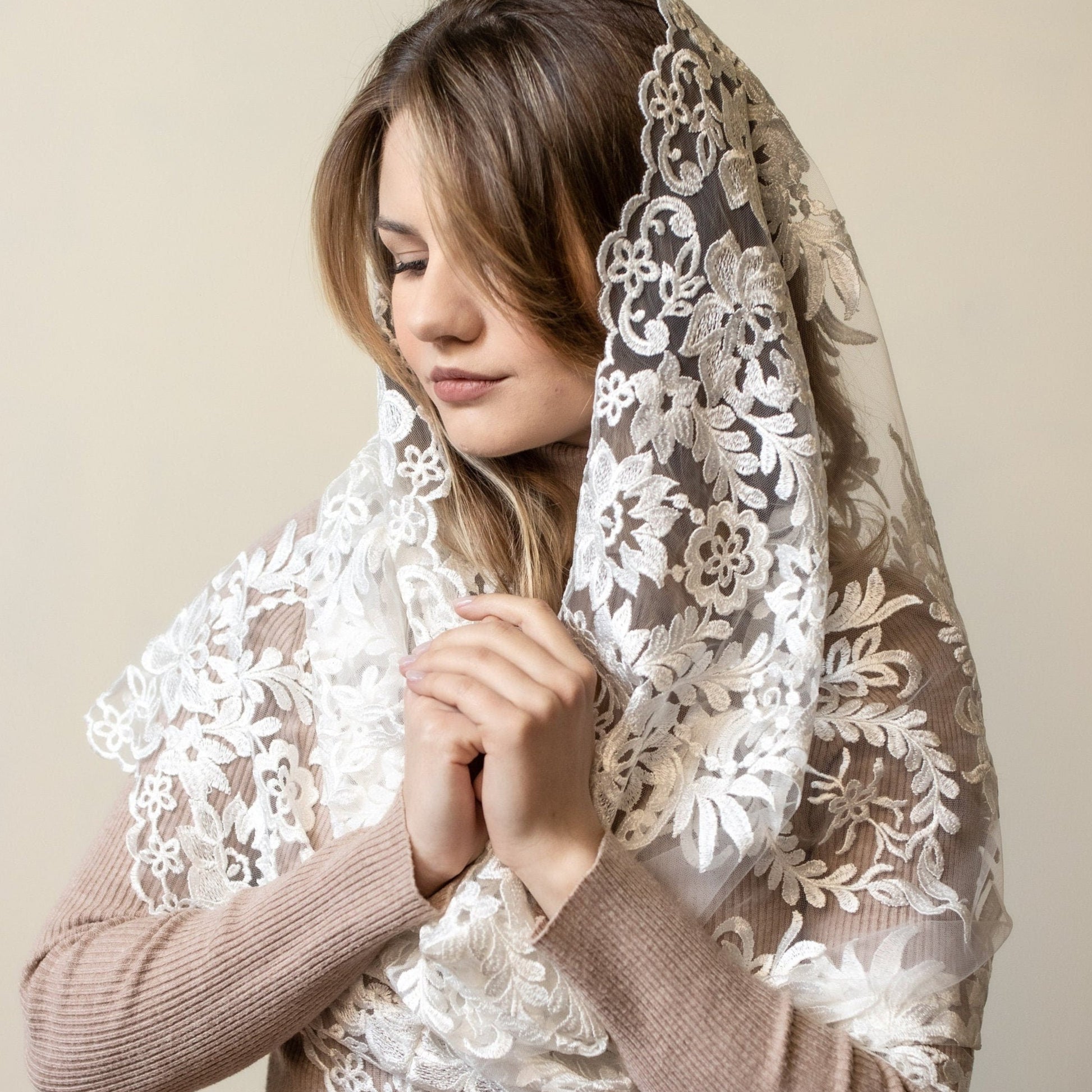 Lace chapel veil with floral design - Maria Veils