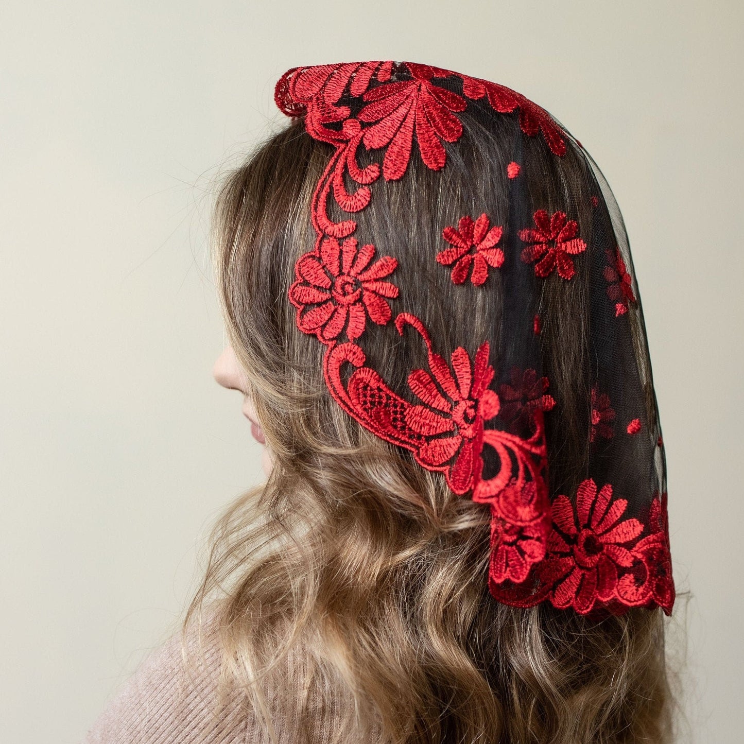Red short round chapel veil - MariaVeils